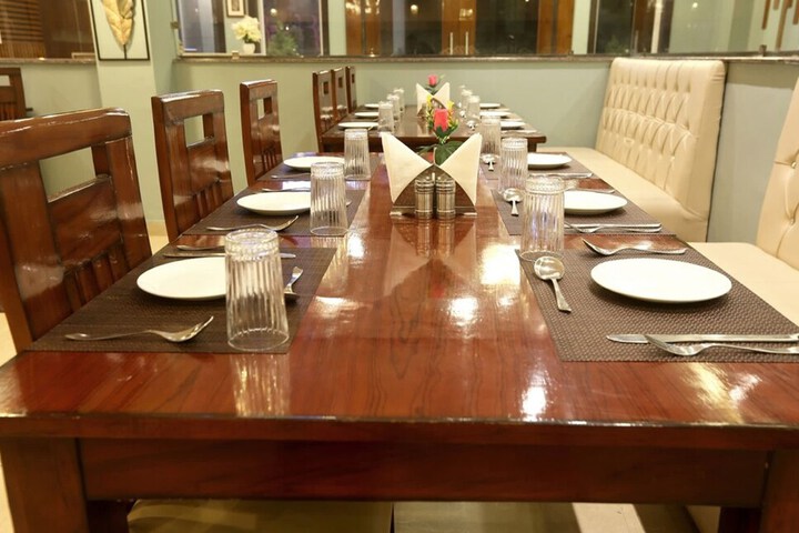 Dining 36 of 55