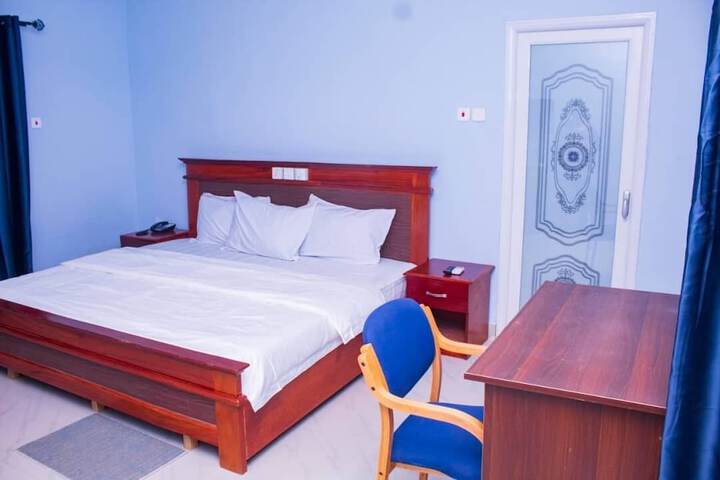 Room 5 of 16