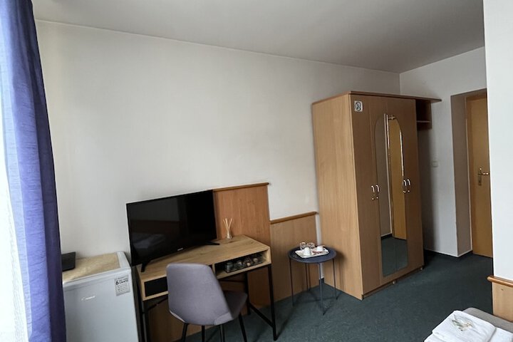 Room 20 of 49