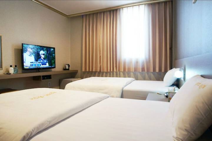 Room 6 of 15
