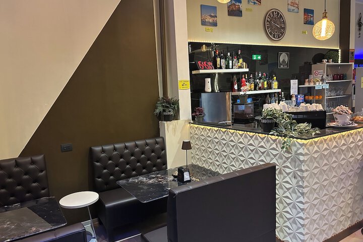 Lounge 65 of 71