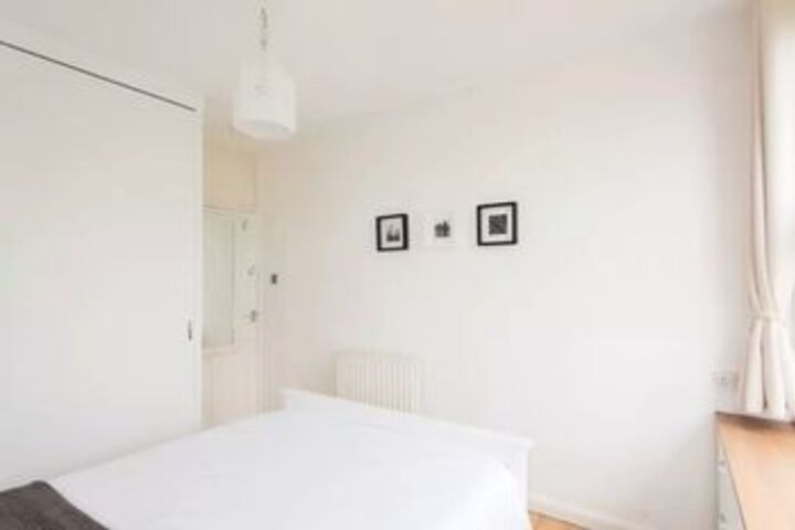 Room 5 of 12