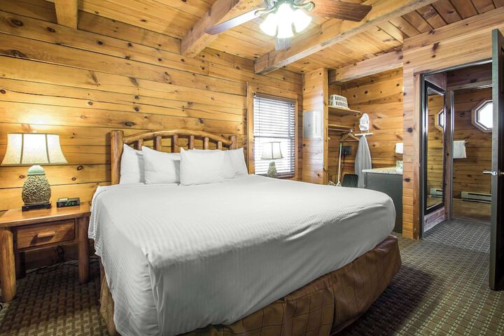 2 Bedroom 1 King 1 Queen 2 Bath Cottage (11 of 14)
