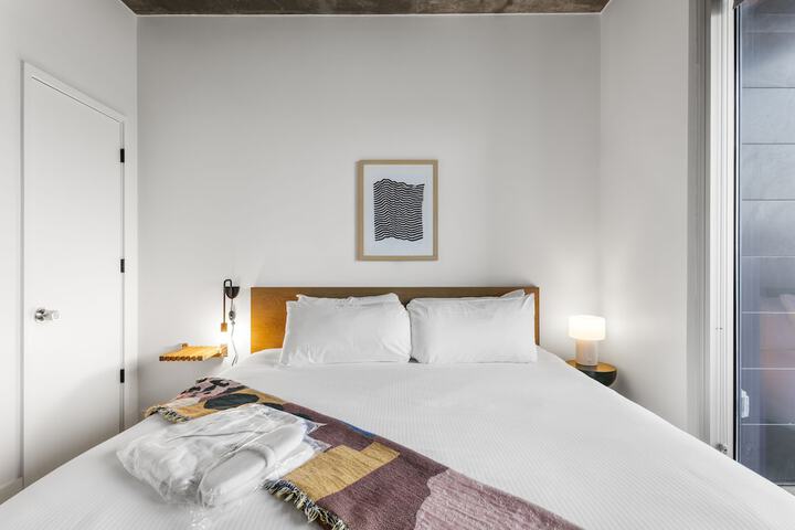 Room 121 of 860