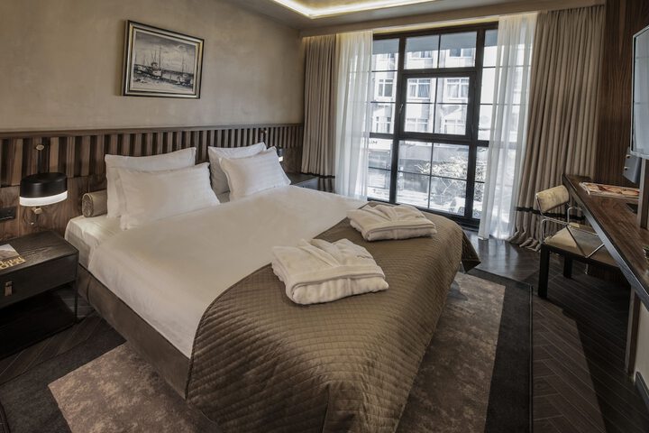 Room 7 of 30