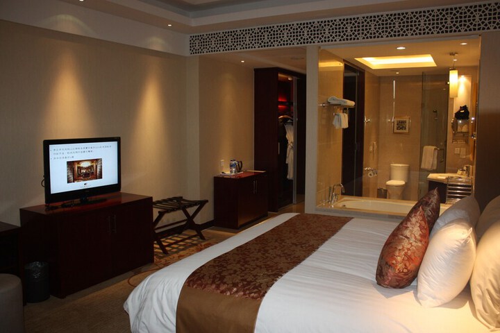 Room 6 of 40