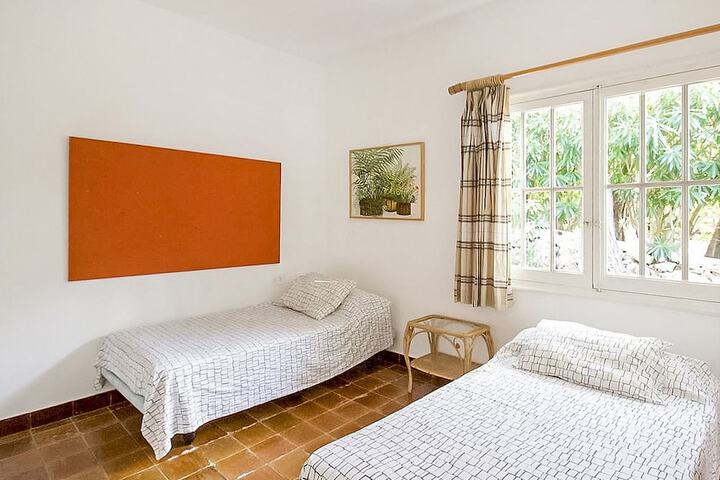 Room 3 of 21