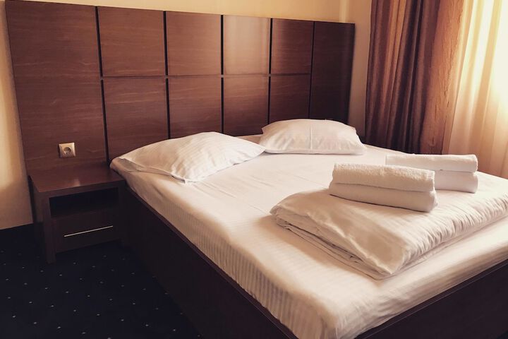 Room 5 of 32