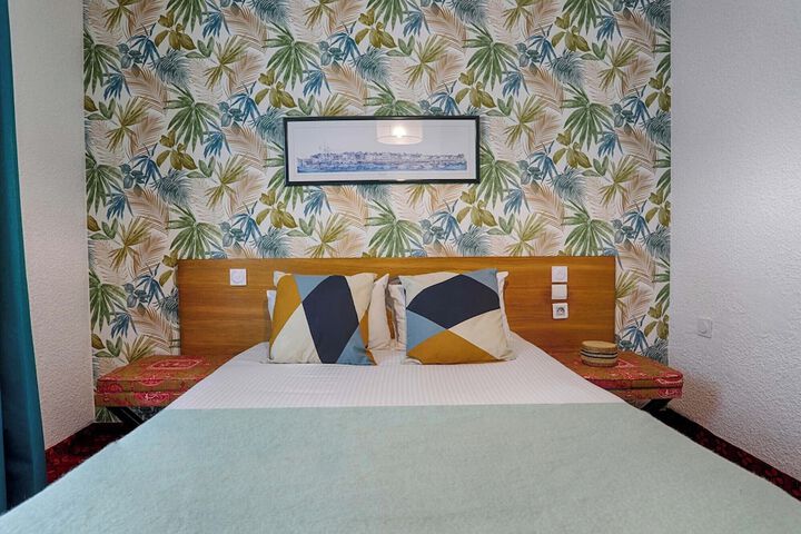 Room 104 of 191