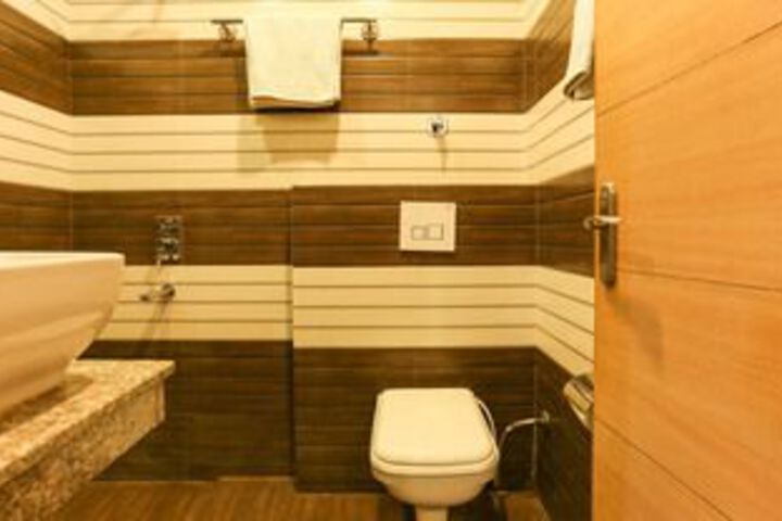 Room 2 of 43