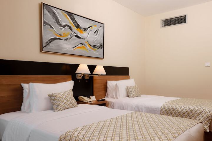 Room 4 of 27