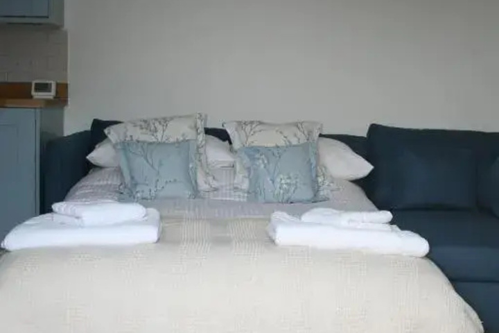 Room 4 of 9