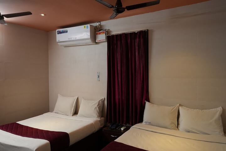 Room 9 of 13