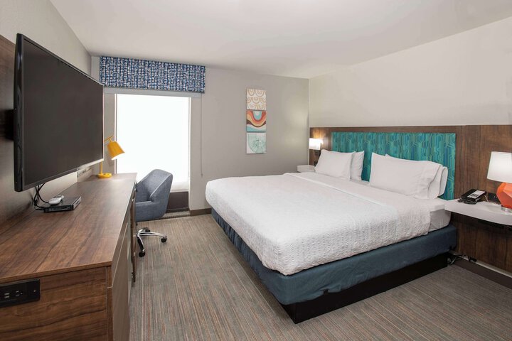 1 King 1 Bedroom Suite with Sofa Bed (5 of 10)