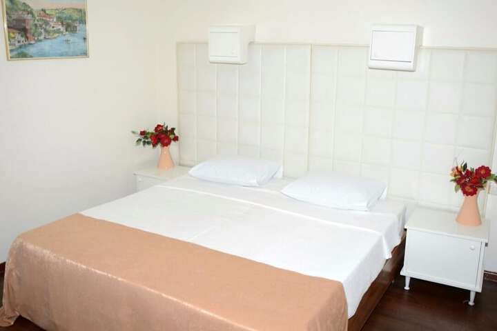 Room 7 of 34