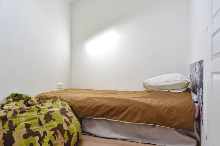 Room 74 of 320