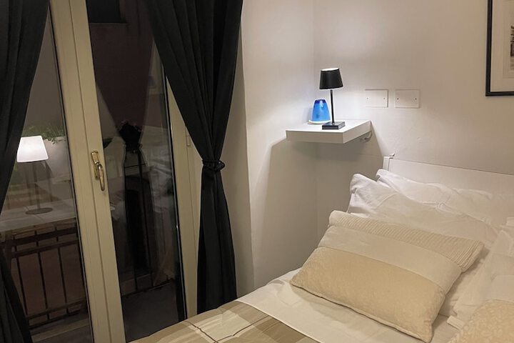 Room 13 of 76