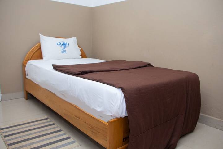 Room 4 of 27