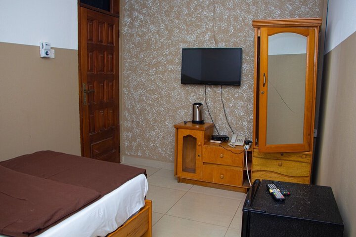 Room 2 of 27