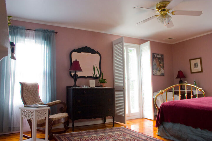 Room 35 of 143