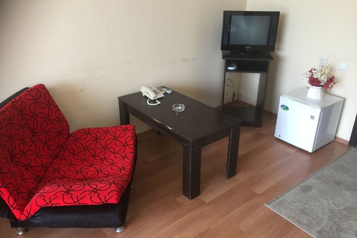 Room 6 of 23