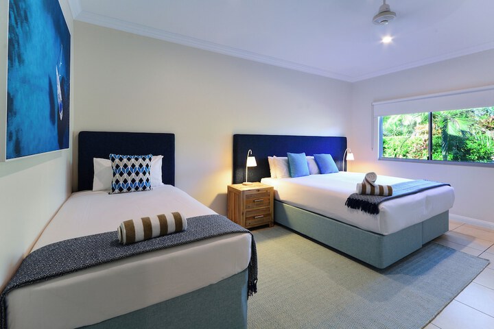 Room 43 of 342