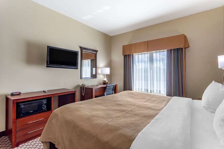 1 King Bed (16 of 19)