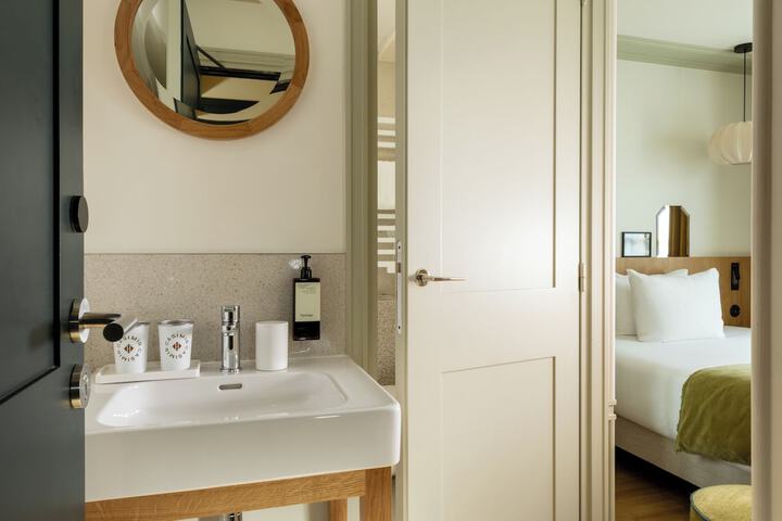 Room 46 of 54
