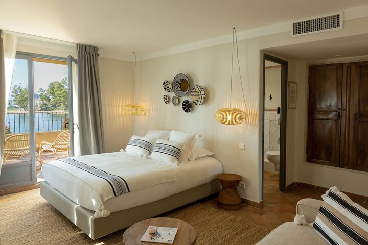 Room 52 of 155