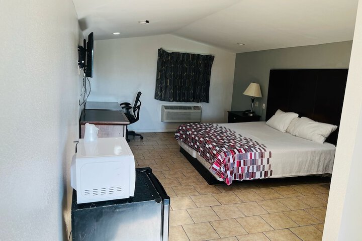 Room 4 of 17