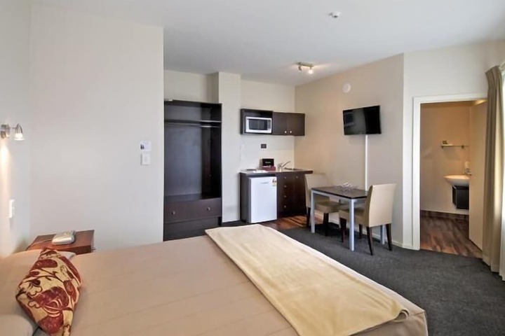 Room 11 of 21