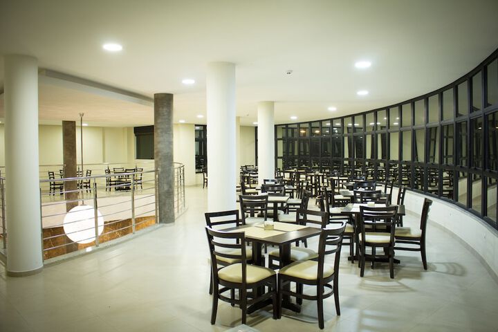 Dining 52 of 64