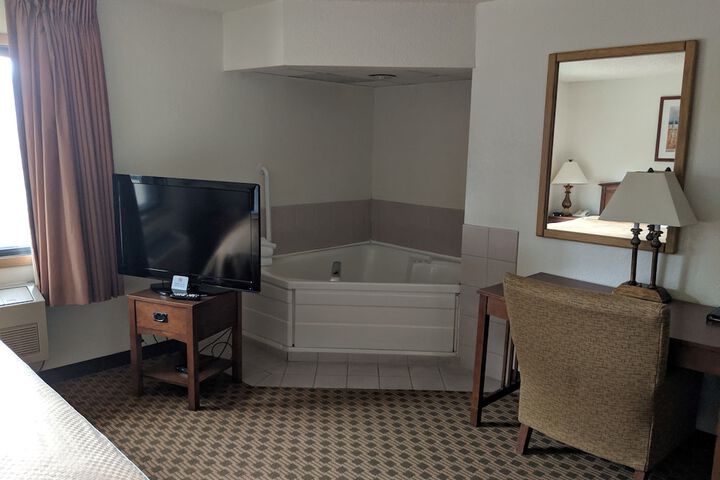 Suite Single Jetted Tub (2 of 4)