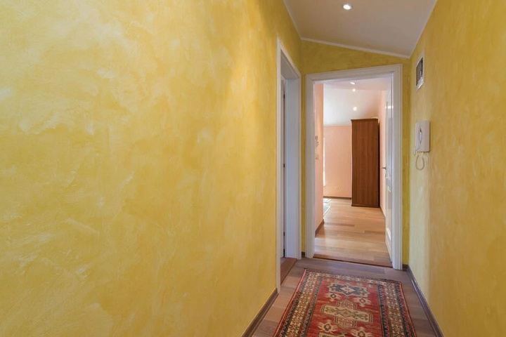 Room 10 of 19