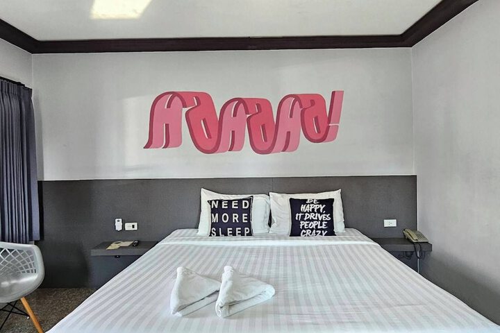 Room 11 of 27