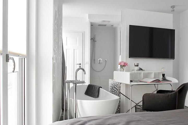 Room 17 of 49