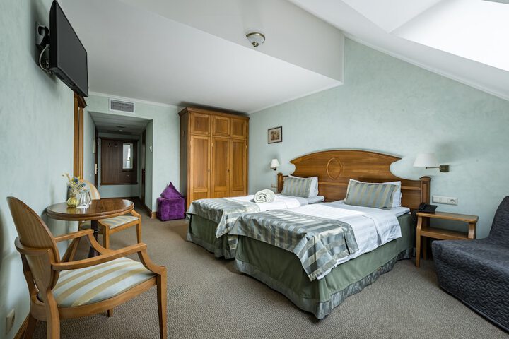 Room 28 of 75