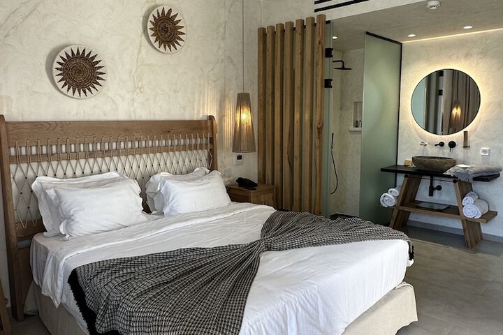 Room 45 of 198
