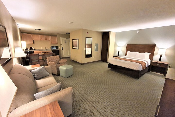 Standard Queen Bed Accessible (9 of 25)
