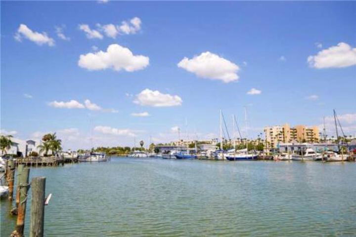Madeira Beach Yacht Club 231f Heated Pool Sauna in St. Pete Beach, FL
