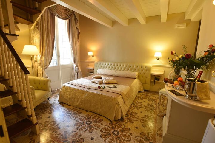 Room 4 of 22
