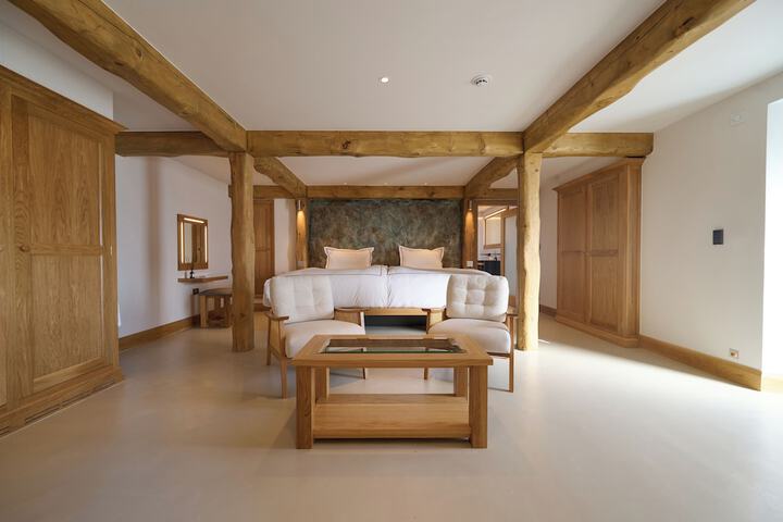 Room 2 of 44