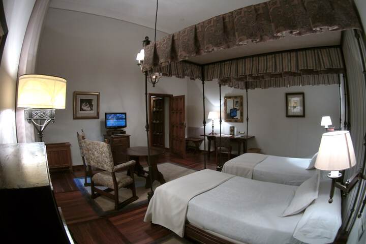 Room 9 of 68