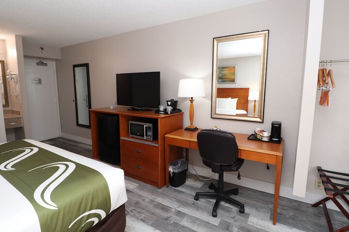 2 Double Beds (10 of 12)
