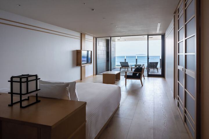 Room 15 of 82