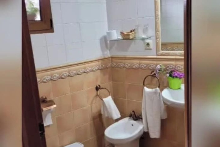 Room 6 of 14