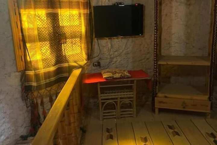 Room 28 of 96