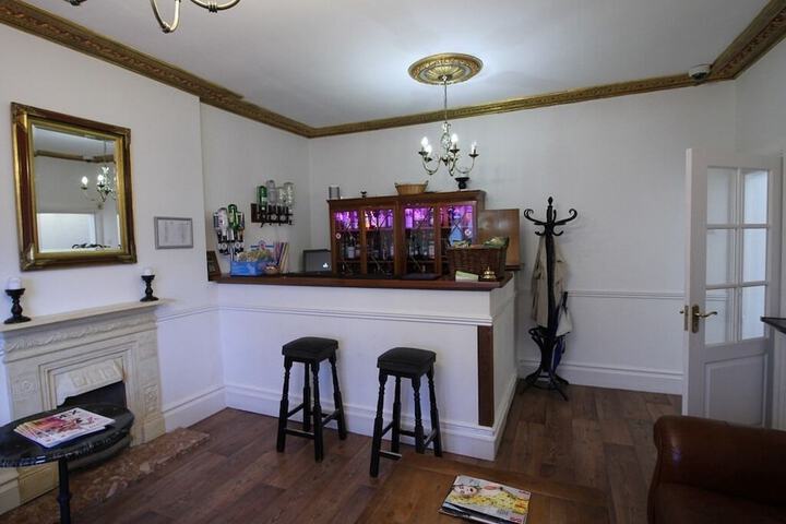 Lounge 16 of 21