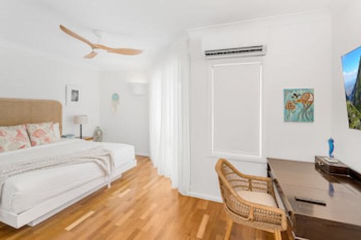 Room 4 of 84