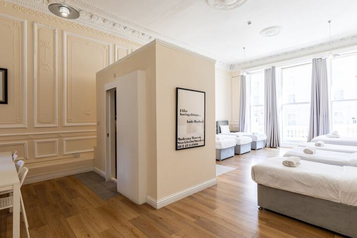 Room 11 of 78